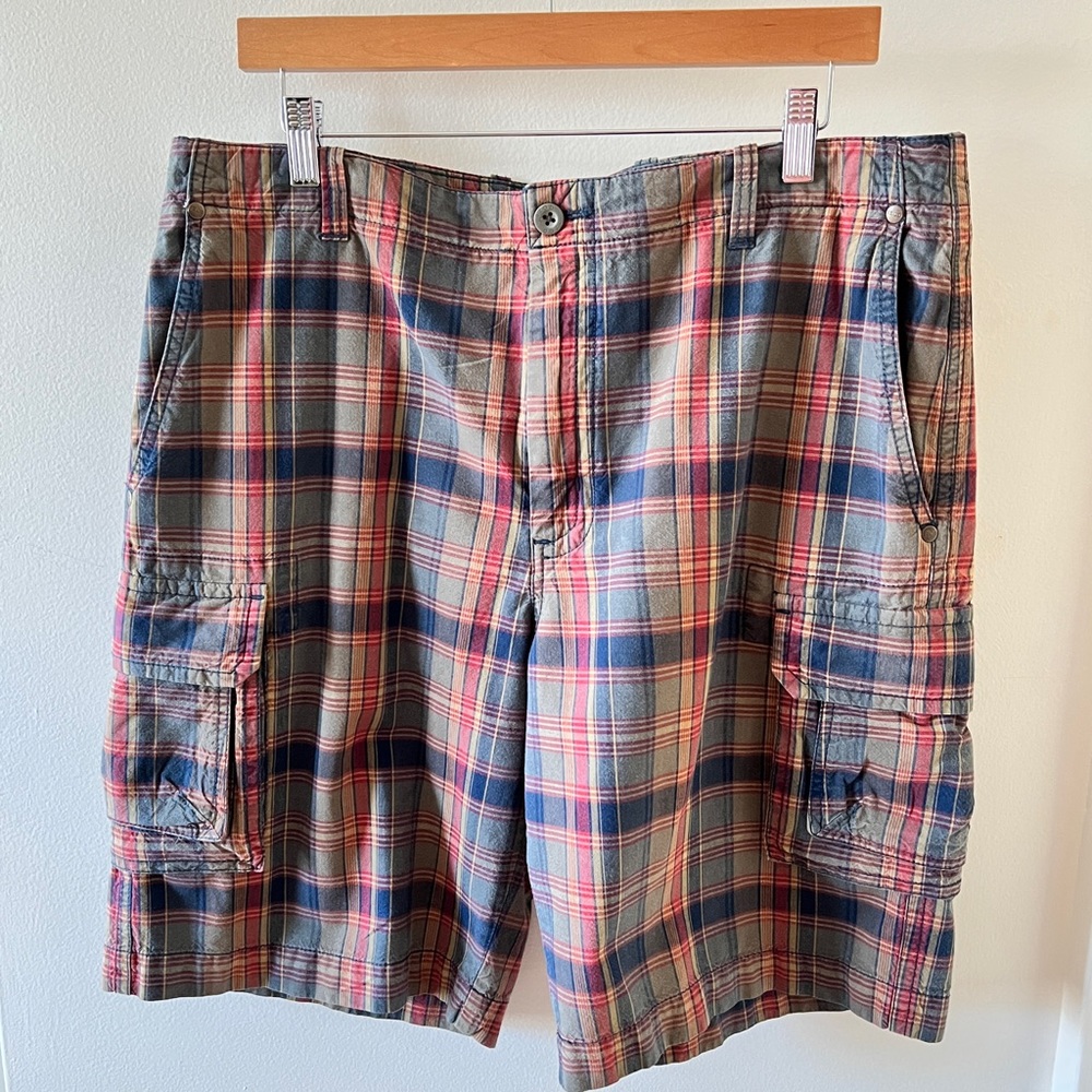 IZOD Men’s Cargo Plaid Shorts